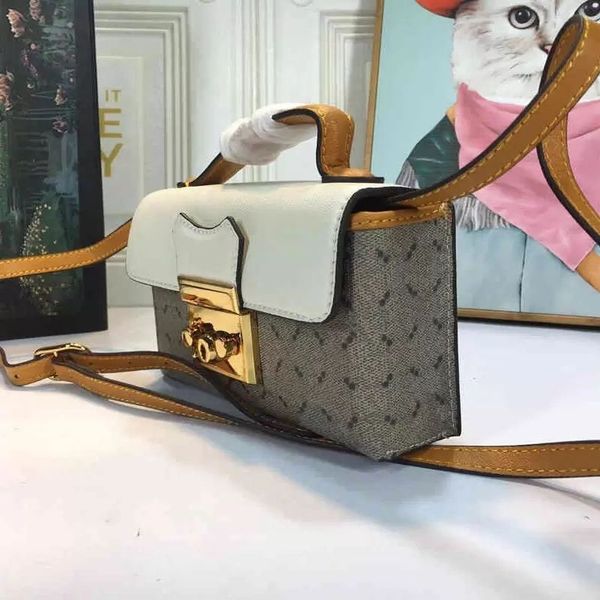 shoulder bags women square handbags luxury designer female fashion letter print messenger packs genuine leather crossbody purse 102023, Black;red
shoulder bags women square handbags luxury designer female fashion letter print messenger packs genuine leather crossbody purse 102023, Black;red