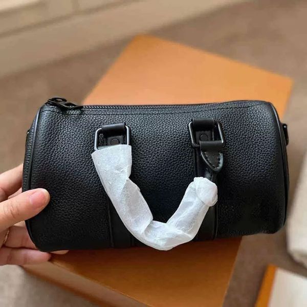 shoulder bags women cylinder handbag leather designer luxury crossbody tote female pillow purses high quality, Black;red
shoulder bags women cylinder handbag leather designer luxury crossbody tote female pillow purses high quality, Black;red