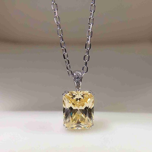 2023 exquisite 925 sterling silver rhodium plated necklace with 3ct shield moissanite pendant
2023 exquisite 925 sterling silver rhodium plated necklace with 3ct shield moissanite pendant