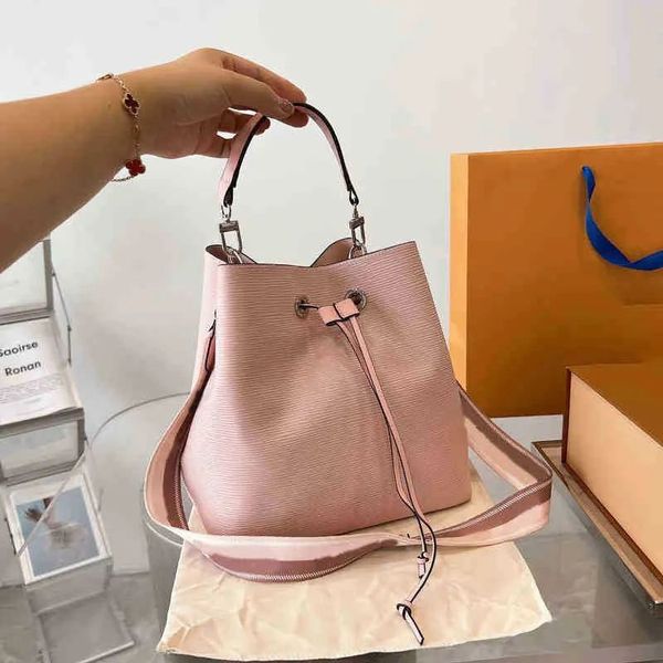 drawstring luxury handbag women winter lambswool bucket totes leather handbag designer crossbody purse lady print shopping 2023, Black;red
drawstring luxury handbag women winter lambswool bucket totes leather handbag designer crossbody purse lady print shopping 2023, Black;red