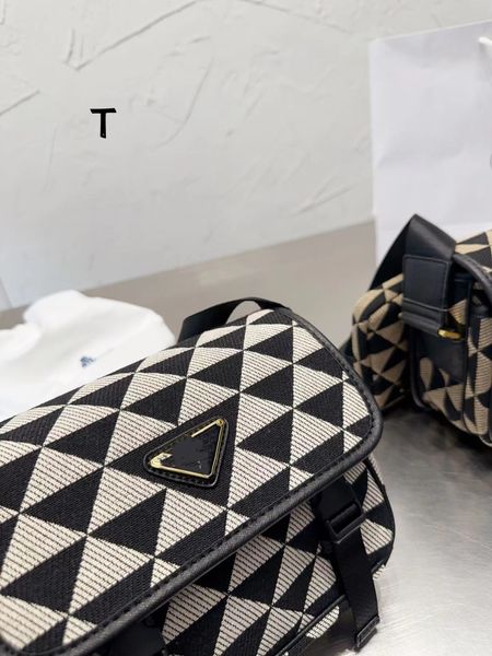 manufacturers direct sales leisure diagonal span bag diagonal span fashion all-in-one shoulder bag cute small square bag
manufacturers direct sales leisure diagonal span bag diagonal span fashion all-in-one shoulder bag cute small square bag