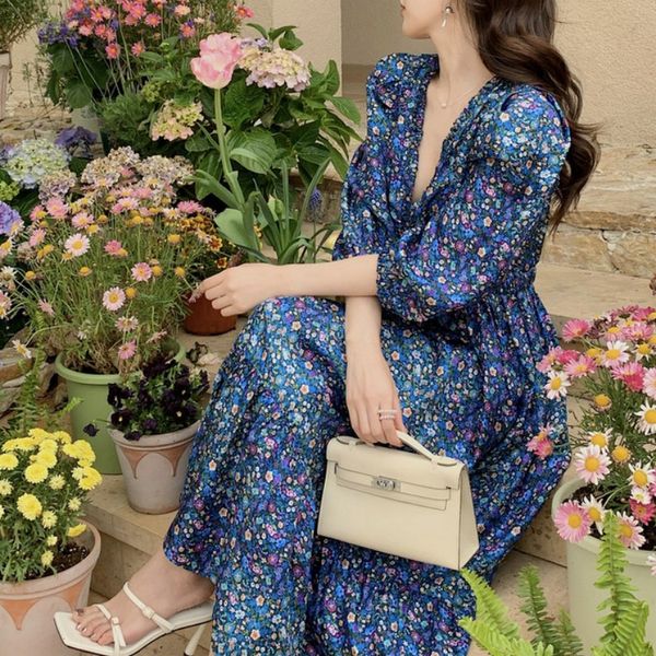 casual dresses sandro mulberry silk floral dress v-neck fit a-line midi dress for women, Black;gray
casual dresses sandro mulberry silk floral dress v-neck fit a-line midi dress for women, Black;gray