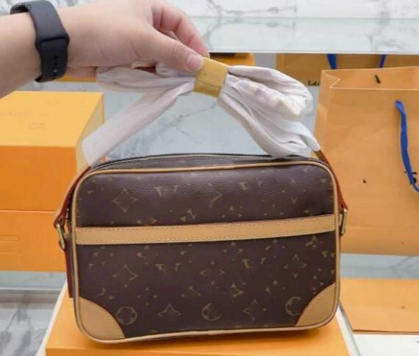 l camera bags handbags tote designers women shoulder crossbody bag men luxurys vintage genuine leather monograms messenger wallet lady purse
l camera bags handbags tote designers women shoulder crossbody bag men luxurys vintage genuine leather monograms messenger wallet lady purse