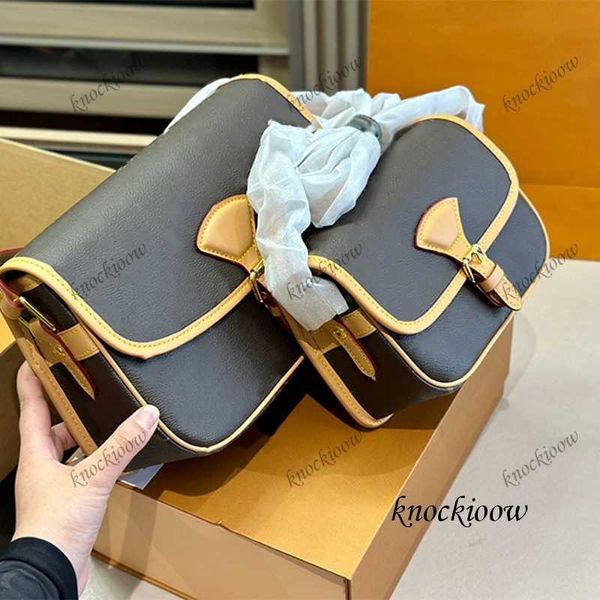 luxury designer baguette bag double shoulder retro fashion shoulder women crossbody bag internal zipper compartment purse 230514
luxury designer baguette bag double shoulder retro fashion shoulder women crossbody bag internal zipper compartment purse 230514