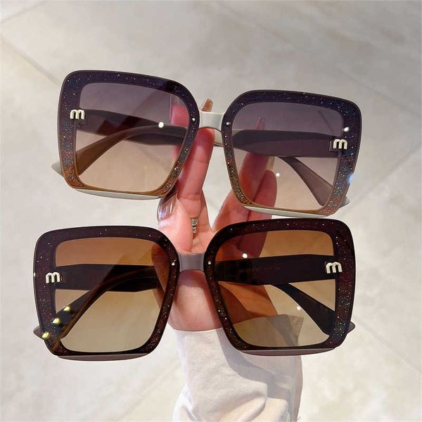 new high-class ins flash powder anti ultraviolet strong light big frame skinny sunglasses, White;black
new high-class ins flash powder anti ultraviolet strong light big frame skinny sunglasses, White;black