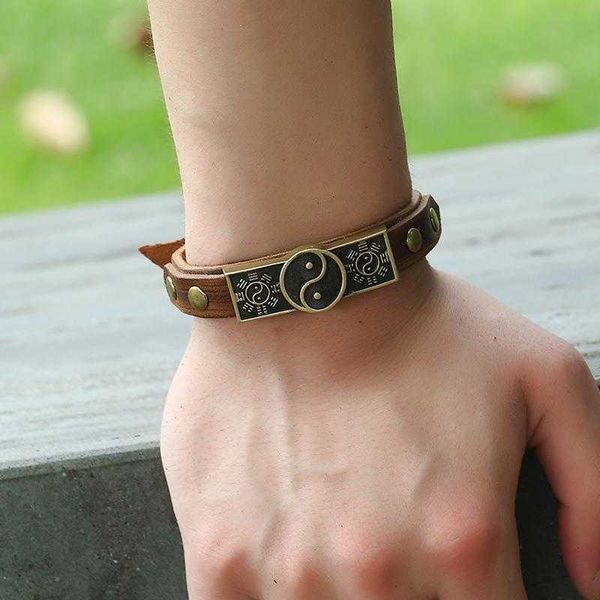 vintage cowhide ornament wholesale gossip leather bracelet mens adjustable, Golden;silver
vintage cowhide ornament wholesale gossip leather bracelet mens adjustable, Golden;silver