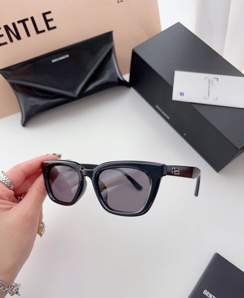 high-quality polarized sunglasses for men and women korean version beach leisure fashion sunglasses super high-end atmosphere multi-color op, White;black
high-quality polarized sunglasses for men and women korean version beach leisure fashion sunglasses super high-end atmosphere multi-color op, White;black