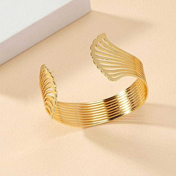 high grade wide brimmed hollow adjustable metal bracelet special interest design personalized jewelry wholesale, Golden;silver
high grade wide brimmed hollow adjustable metal bracelet special interest design personalized jewelry wholesale, Golden;silver