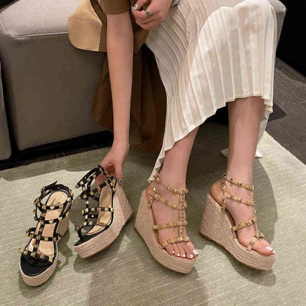 with box valentinoly''designer vt sandal designer vt sandal pumps dress shoes low sandals woman leather suit female beige high hee, Black
with box valentinoly''designer vt sandal designer vt sandal pumps dress shoes low sandals woman leather suit female beige high hee, Black