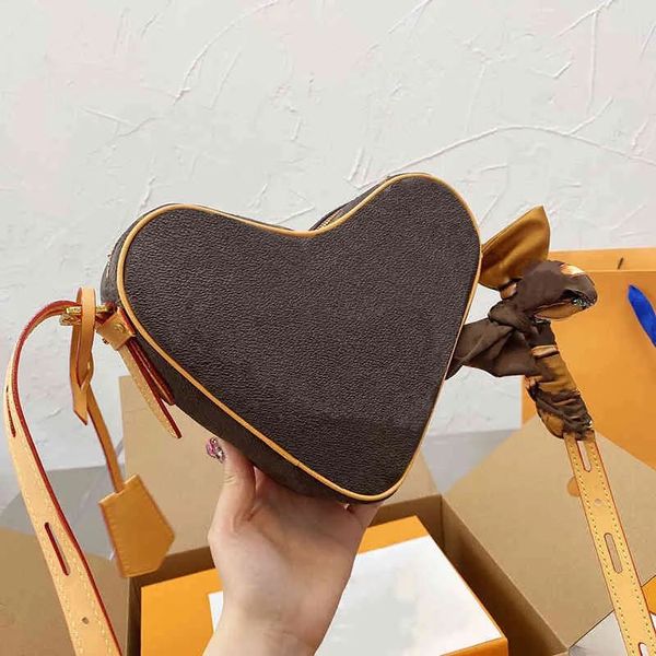 designer bag shoulder bags leather handbag luxury heart crossbody bag classic printing women messenger wallet for gifts, Black;red
designer bag shoulder bags leather handbag luxury heart crossbody bag classic printing women messenger wallet for gifts, Black;red