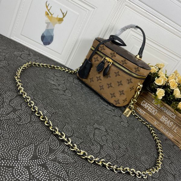 2023 designer women cosmetic bag genuine leather makeup bags make up box large travel organizer travel toiletry bag totes 88l
2023 designer women cosmetic bag genuine leather makeup bags make up box large travel organizer travel toiletry bag totes 88l