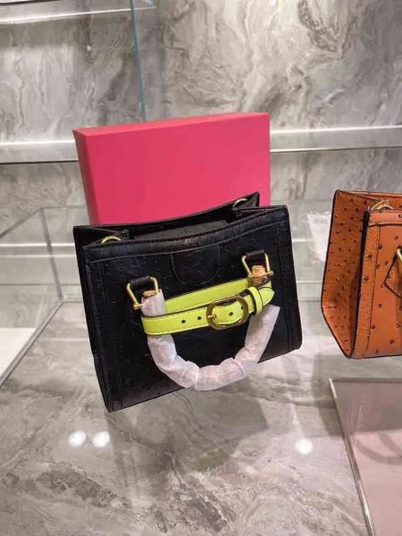 shoulder bags bucket for women messenger crossbody backpack handbags tote purses streamline letter luxurys designers wallets 12230, Black;red
shoulder bags bucket for women messenger crossbody backpack handbags tote purses streamline letter luxurys designers wallets 12230, Black;red