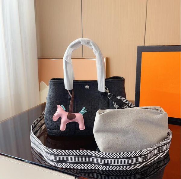 aaaaa luxurious bag women's handbag garden party bag designers bags totes 30cm crossbody purse genuine leather shopping bags tote
aaaaa luxurious bag women's handbag garden party bag designers bags totes 30cm crossbody purse genuine leather shopping bags tote