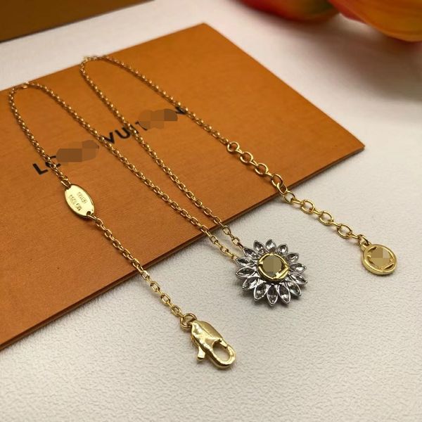 luxury brand pendant letter flowers pendant necklace designer fashion gold plate simple necklaces wedding party crysatl jewerlry necklace vn, Silver
luxury brand pendant letter flowers pendant necklace designer fashion gold plate simple necklaces wedding party crysatl jewerlry necklace vn, Silver