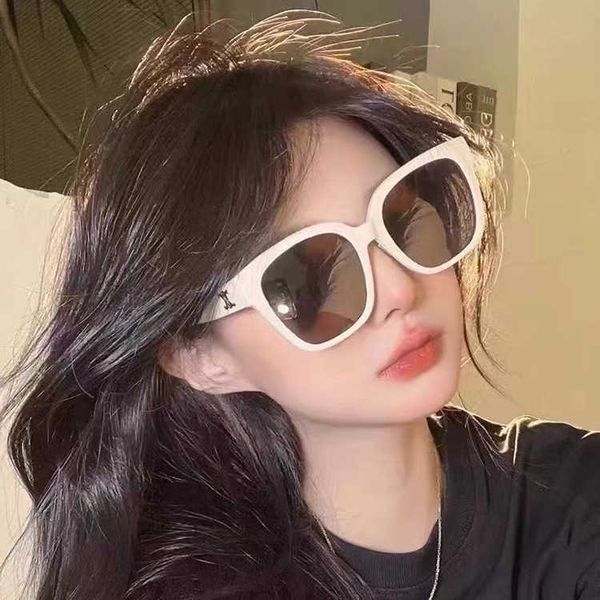 2023 new c home net red same black frame triumphal arch fashion sunglasses plain glasses trend, White;black
2023 new c home net red same black frame triumphal arch fashion sunglasses plain glasses trend, White;black
