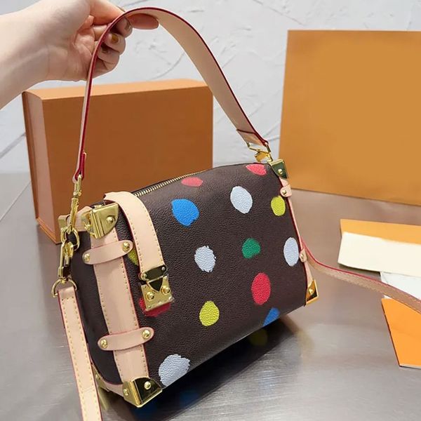shoulder bag side trunk designer bag handbag denim soft box bags canvas crossbody purse fashion letter leather trim zip closure metal corner
shoulder bag side trunk designer bag handbag denim soft box bags canvas crossbody purse fashion letter leather trim zip closure metal corner