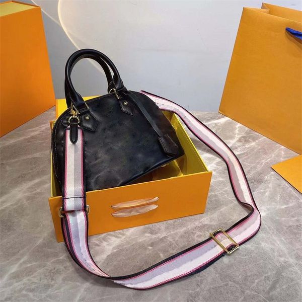 fashion bags designer bags women's handbags women's underarm bags original boxed women's colourful bags three styles
fashion bags designer bags women's handbags women's underarm bags original boxed women's colourful bags three styles