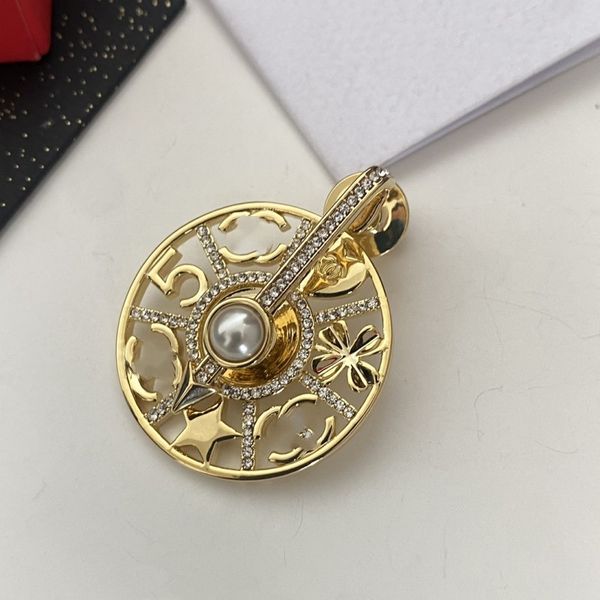 brand luxury designer diamond brooch women crystal rhinestone letters suit pin fashion jewelry clothing decoration cloth accessories, Gray
brand luxury designer diamond brooch women crystal rhinestone letters suit pin fashion jewelry clothing decoration cloth accessories, Gray