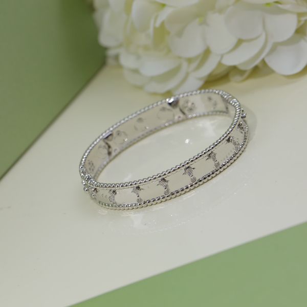 luxury woman bangle four leaf clover designer van fashion gold bracelet jewelry women banquet accessories charm bracelet 67, Black
luxury woman bangle four leaf clover designer van fashion gold bracelet jewelry women banquet accessories charm bracelet 67, Black