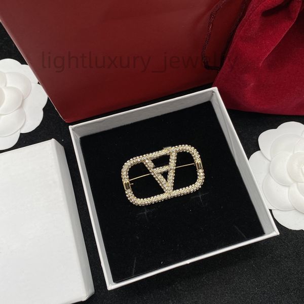 designers design brooches for women, jewelry, luxurious and luxurious gold pearls, crystal jewelry, party gifts, Golden;silver
designers design brooches for women, jewelry, luxurious and luxurious gold pearls, crystal jewelry, party gifts, Golden;silver