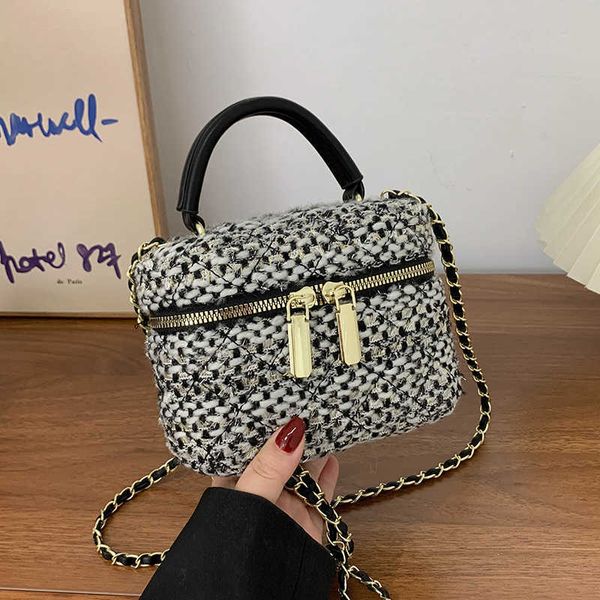 evening bags unique niche design 2023 autumn and winter new womens popular versatile messenger portable small square 230427
evening bags unique niche design 2023 autumn and winter new womens popular versatile messenger portable small square 230427