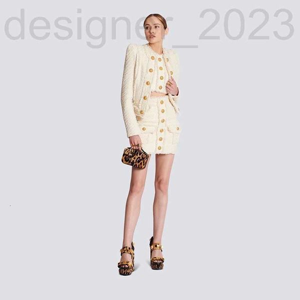 women's jackets luxuriousm 2023 rand jacket new autumn winter fashion metal uckle tweed coat cardigan designer high-grade casual tassel, Black;brown
women's jackets luxuriousm 2023 rand jacket new autumn winter fashion metal uckle tweed coat cardigan designer high-grade casual tassel, Black;brown