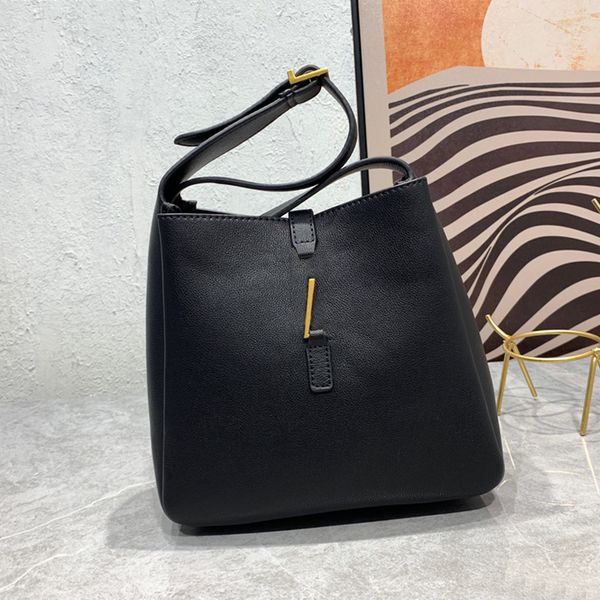 armpit hobo bag handbags fashion women shoulder bags genuine leather gold hardware letter hasp interior zipper pocket adjustable strap large
armpit hobo bag handbags fashion women shoulder bags genuine leather gold hardware letter hasp interior zipper pocket adjustable strap large