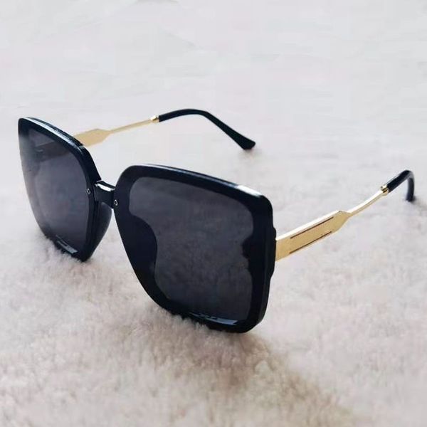 european and american retro large frame black polarized sunglasses, round face, mesh red, versatile uv resistant polarized glasses, female, White;black
european and american retro large frame black polarized sunglasses, round face, mesh red, versatile uv resistant polarized glasses, female, White;black