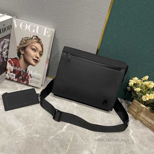 shoulder bags messenger voyage m59329 mens sling bag black aerogram leather front metal letters with nylong strap designers business cross b
shoulder bags messenger voyage m59329 mens sling bag black aerogram leather front metal letters with nylong strap designers business cross b