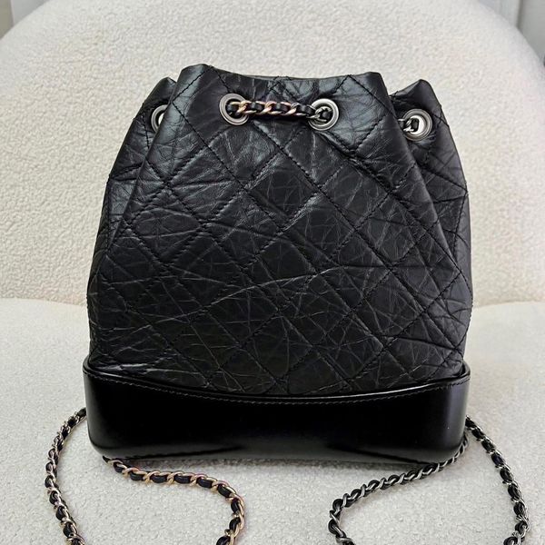 fashion luxurys mens handbag designers backpack large back pack cc bookbags totes duffel bag cowhide clutch crossbody womens luggage shoulde
fashion luxurys mens handbag designers backpack large back pack cc bookbags totes duffel bag cowhide clutch crossbody womens luggage shoulde