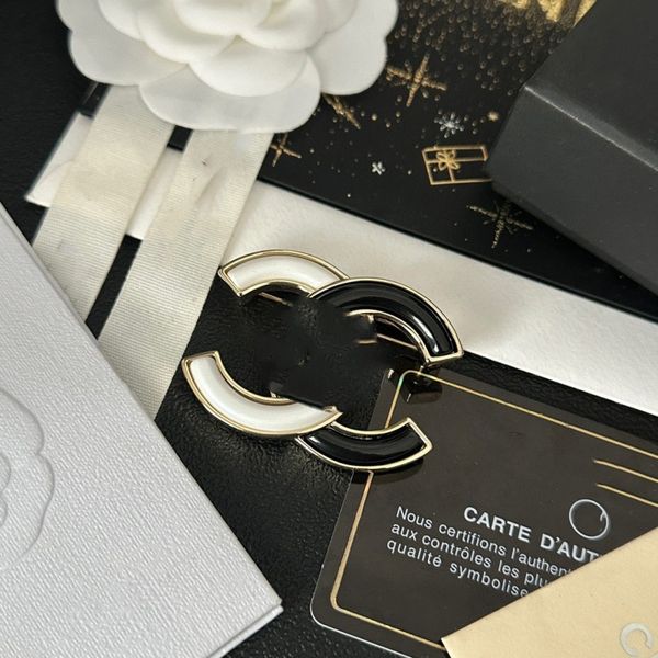 fashion designer sweater pin brooches brand letter brooches 18k gold plated inlay crystal rhinestone jewelry brooch men marry wedding party, Gray
fashion designer sweater pin brooches brand letter brooches 18k gold plated inlay crystal rhinestone jewelry brooch men marry wedding party, Gray
