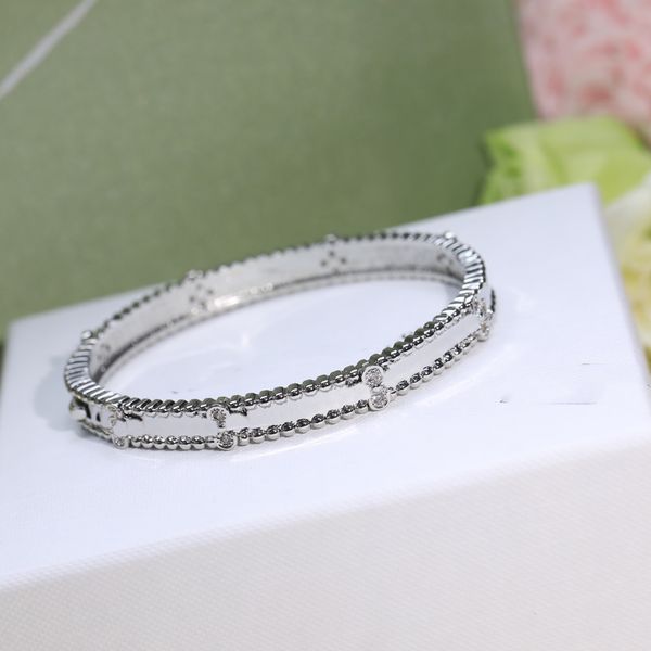 luxury woman bangle four leaf clover designer van fashion gold bracelet jewelry women banquet accessories 7944, Black
luxury woman bangle four leaf clover designer van fashion gold bracelet jewelry women banquet accessories 7944, Black