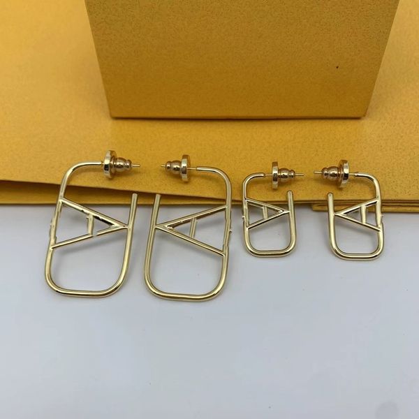 designer designed earrings for women, luxurious and atmospheric gold heart-shaped pearl crystal gold double v-letter classic, Silver
designer designed earrings for women, luxurious and atmospheric gold heart-shaped pearl crystal gold double v-letter classic, Silver