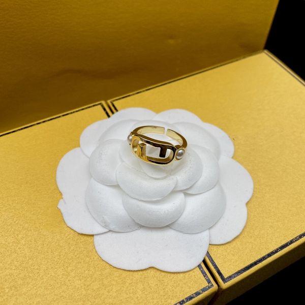 the classic couple ring designed by the designer is suitable for women's parties, jewelry, wedding gifts, birthday gifts, Silver
the classic couple ring designed by the designer is suitable for women's parties, jewelry, wedding gifts, birthday gifts, Silver