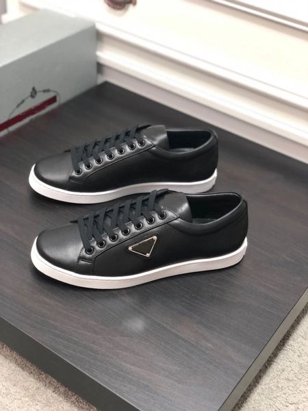 2023 famous white black brushed leather sneakers shoes men lace up outdoor trainers rubber sole fabric man skateboard walking eu38-46 box
2023 famous white black brushed leather sneakers shoes men lace up outdoor trainers rubber sole fabric man skateboard walking eu38-46 box