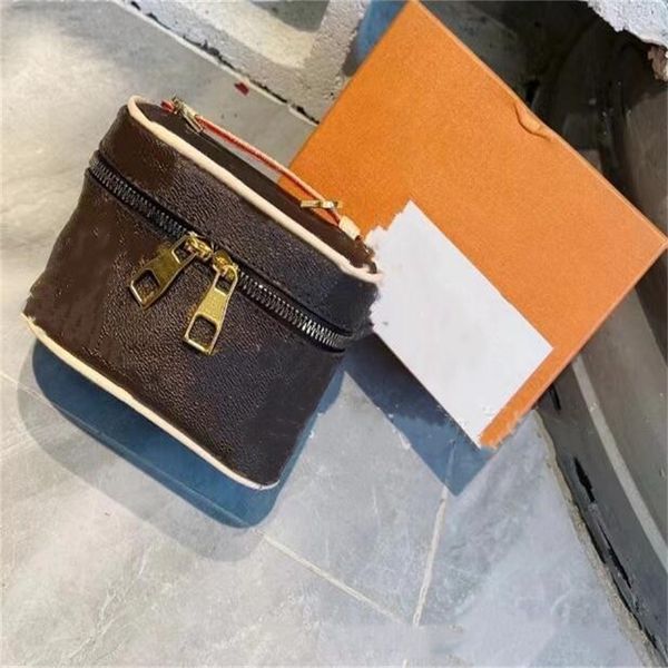 new hand bag travel toiletry pouch protection makeup clutch women leather cosmetic bags for woman special designers
new hand bag travel toiletry pouch protection makeup clutch women leather cosmetic bags for woman special designers
