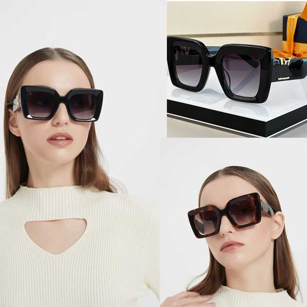 lady oversized square sunglasses fashion designer square frame engraved with classic letter logo womens stage fashion show outdoor personali, White;black
lady oversized square sunglasses fashion designer square frame engraved with classic letter logo womens stage fashion show outdoor personali, White;black