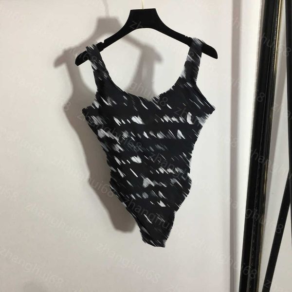 23ss designer bathing suit bikini swimwear womens bikini heavy industry nail drill rose flower suspender one-piece swimsuit women clothes, White;black
23ss designer bathing suit bikini swimwear womens bikini heavy industry nail drill rose flower suspender one-piece swimsuit women clothes, White;black