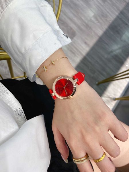 women watches brand designer watch 32mm wristwatches leather strap quartz clock for ladies christmas valentine's, Slivery;black
women watches brand designer watch 32mm wristwatches leather strap quartz clock for ladies christmas valentine's, Slivery;black