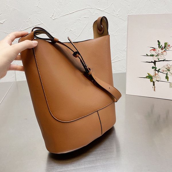 ladies durable drawstring large capacity bucket brown leather designer fashion bags handle handbag artwork shopping purses 30cm
ladies durable drawstring large capacity bucket brown leather designer fashion bags handle handbag artwork shopping purses 30cm