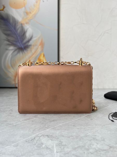 crocodile-embossed cow leather letters 2023 new fashion casual women's bag shoulder crossbody bag
crocodile-embossed cow leather letters 2023 new fashion casual women's bag shoulder crossbody bag