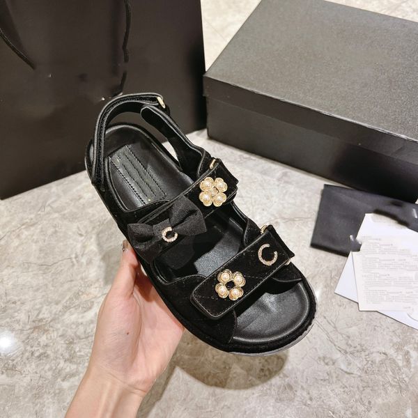 2023 new pattern cc luxury designer outdoor beach shoes flat classics slippers fashion women leather slides p leather high-quality casual sa
2023 new pattern cc luxury designer outdoor beach shoes flat classics slippers fashion women leather slides p leather high-quality casual sa