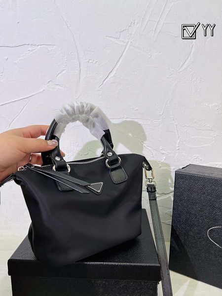 new handbag nylon basket tote bag advanced black nylon handbag ladies mini shoulder messenger bag waterproof exquisite size:17*15cm
new handbag nylon basket tote bag advanced black nylon handbag ladies mini shoulder messenger bag waterproof exquisite size:17*15cm