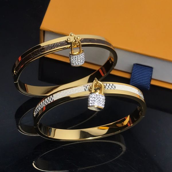 designer bracelet bangle charm bracelet luxury v bracelets women letter diamond lock jewelry plated stainless steel wristband cuff fashion p, Black
designer bracelet bangle charm bracelet luxury v bracelets women letter diamond lock jewelry plated stainless steel wristband cuff fashion p, Black