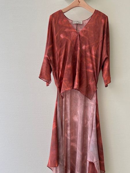 double crepe silk dress, mulberry silk temperament, high-end halo dyed shirt, half skirt, silk set, Black;gray
double crepe silk dress, mulberry silk temperament, high-end halo dyed shirt, half skirt, silk set, Black;gray