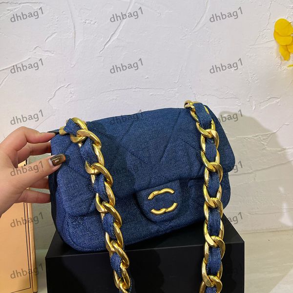 designer womens denim shoulder bag embroidery spread seam back check clamshell portable crossbody bag metal hardware turn buckle thick chain
designer womens denim shoulder bag embroidery spread seam back check clamshell portable crossbody bag metal hardware turn buckle thick chain