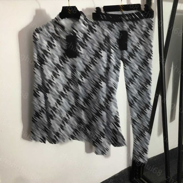 23ss womens designer clothing women set shirt set full letter gradient printed lapel long sleeve shirt stretch thin leggings small foot pant, White
23ss womens designer clothing women set shirt set full letter gradient printed lapel long sleeve shirt stretch thin leggings small foot pant, White