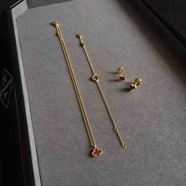 2023 luxury quality charm pendant necklace with red agate in 18k gold plated stud earring bracelet have box stamp ps5047, Golden
2023 luxury quality charm pendant necklace with red agate in 18k gold plated stud earring bracelet have box stamp ps5047, Golden