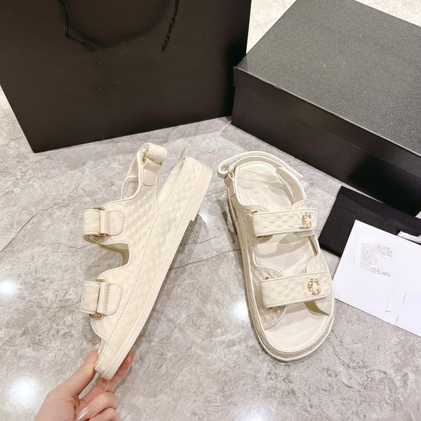 2023 new pattern cc luxury designer outdoor beach shoes flat classics slippers fashion women leather slides p leather high-quality casual sa
2023 new pattern cc luxury designer outdoor beach shoes flat classics slippers fashion women leather slides p leather high-quality casual sa