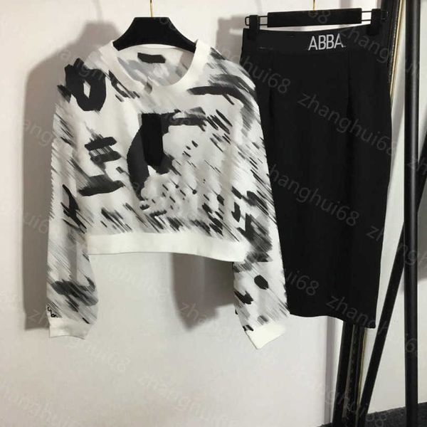 23ss skirt set womens designer clothing graffiti monogram print short long sleeve t-shirt medium length bag hip high waist half skirt sets w, White
23ss skirt set womens designer clothing graffiti monogram print short long sleeve t-shirt medium length bag hip high waist half skirt sets w, White